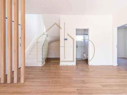 Luxury House for sale in Seixal, 485 000 €, Photo 1