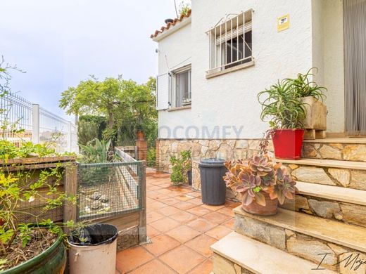 Luxury House for sale in La Bisbal d'Empordà, 419 000 €, Photo 1
