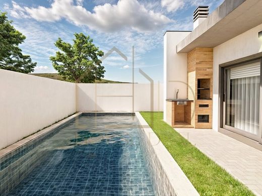 Luxury House for sale in Seixal, 645 000 €, Photo 2