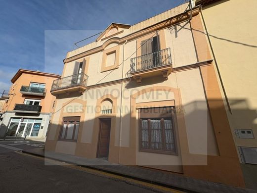 Luxury House for sale in La Bisbal d'Empordà, 450 000 €, Photo 2