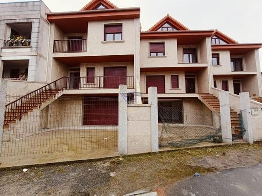 Maison de luxe à vendre à Vigo, 500 000 €, Photo 2