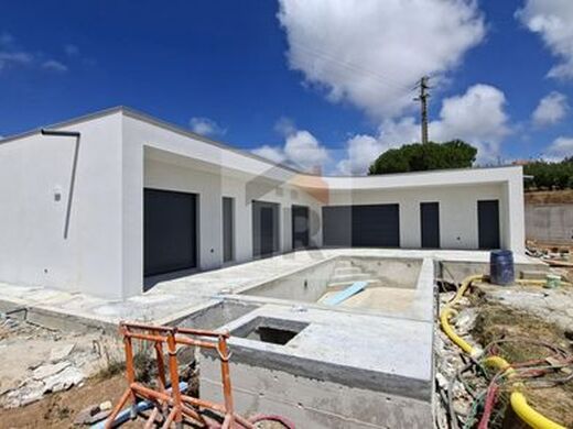 Maison de luxe à vendre à Caldas Da Rainha, 500 000 €, Photo 1