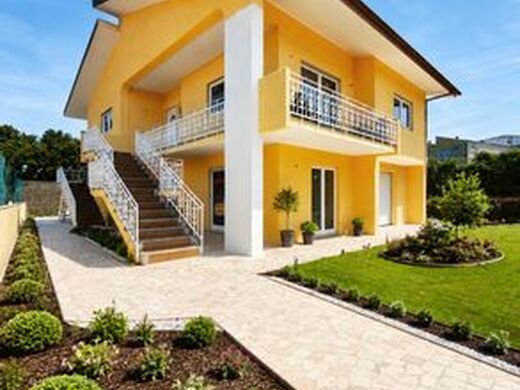 Luxury House for sale in Santa Maria Da Feira, 495 000 €, Photo 1