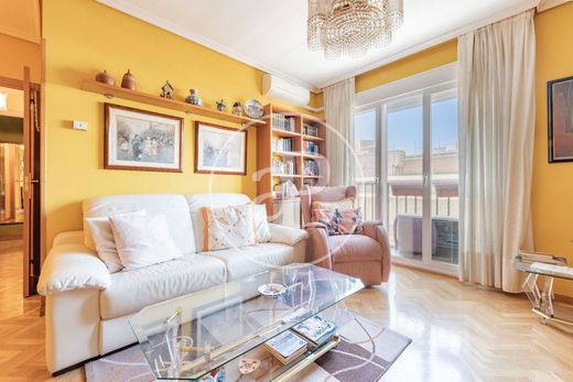 Luxury Apartment for sale in Madrid, 760 000 €, Photo 2