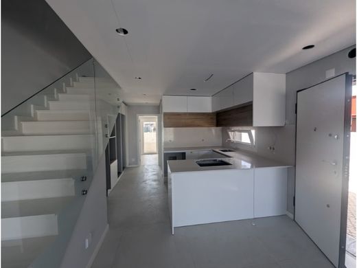 Luxury House for sale in Seixal, 475 000 €, Photo 2