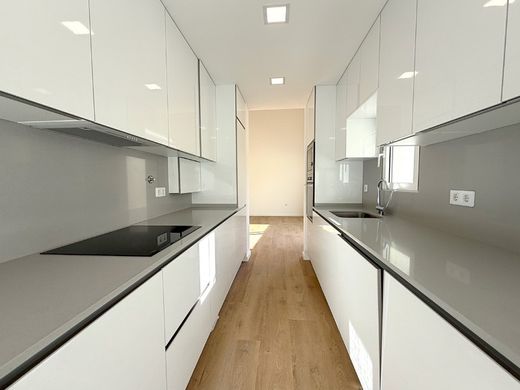 Maison de luxe à vendre à Almada, 750 000 €, Photo 4