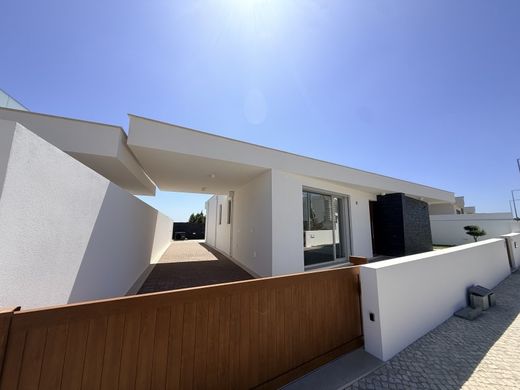 Maison de luxe à vendre à Caldas Da Rainha, 525 000 €, Photo 1