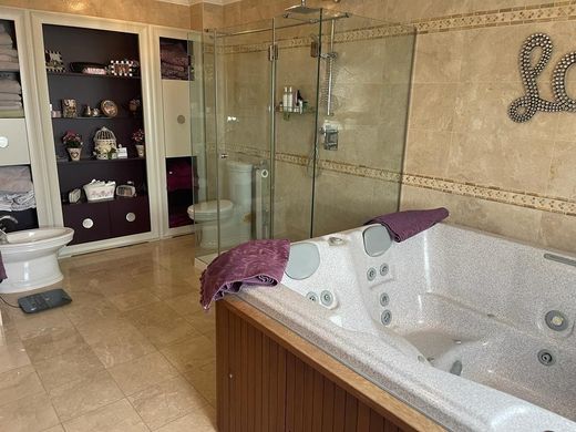 Luxury House for sale in Laguna de Duero, 580 000 €, Photo 5
