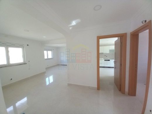 Luxury House for sale in Seixal, 445 000 €, Photo 1