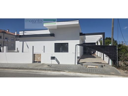 Luxury House for sale in Seixal, 585 000 €, Photo 1