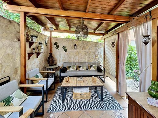 Maison de luxe à vendre à Alcalá de Henares, 699 000 €, Photo 1