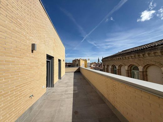 Luxury Apartment for sale in Zaragoza, 460 000 €, Photo 2