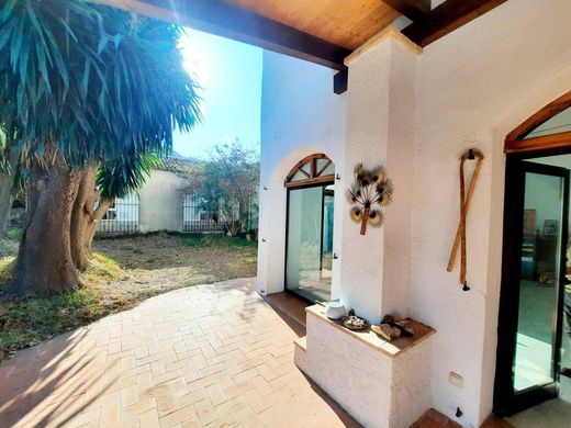 Luxury House for sale in Alberic, 620 000 €, Photo 1
