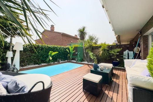 Luxury House for sale in Tiana, 719 000 €, Photo 1