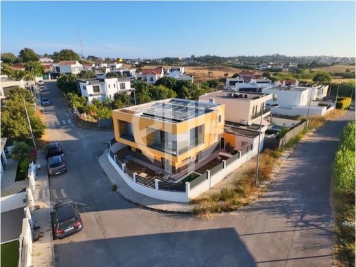 Luxury House for sale in Almada, 695 000 €, Photo 1