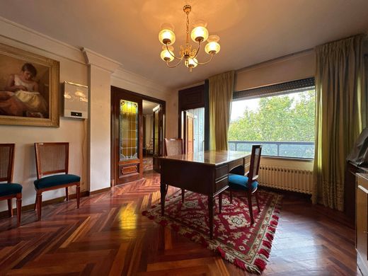 Luxury Apartment for sale in Zaragoza, 650 000 €, Photo 1