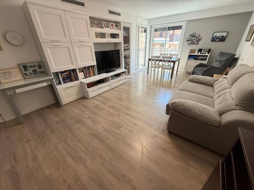 Luxury Apartment for sale in Cornellà de Llobregat, 445 000 €, Photo 1