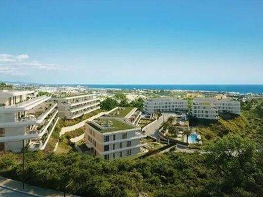Luxury Apartment for sale in Estepona, 705 000 €, Photo 2