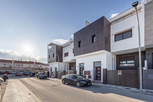Maison de luxe à vendre à Maracena, 439 000 €, Photo 1