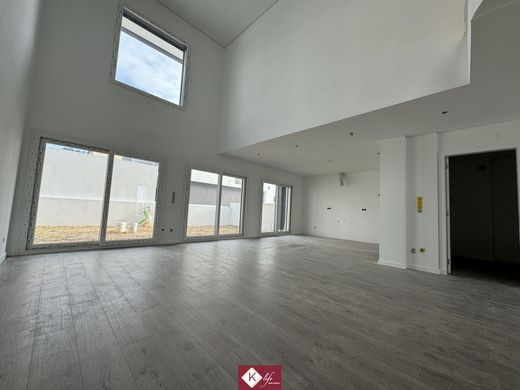 Luxury House for sale in Almada, 549 000 €, Photo 1
