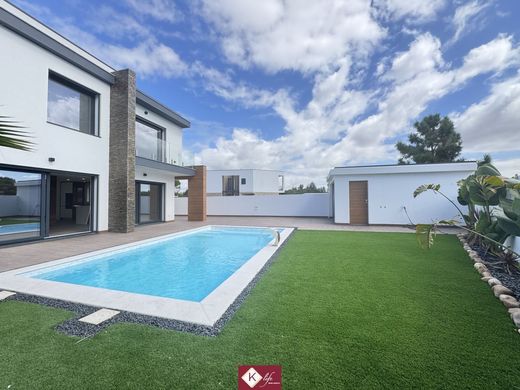 Luxury House for sale in Almada, 875 000 €, Photo 2