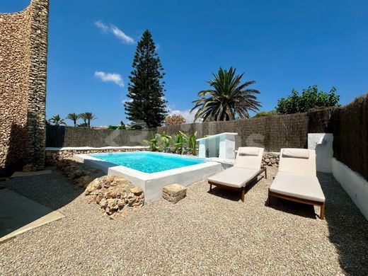 Maison de luxe à vendre à Sant Lluís, 750 000 €, Photo 2