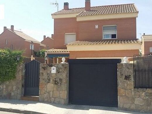 Maison de luxe à vendre à Moraleja de Enmedio, 462 000 €, Photo 1