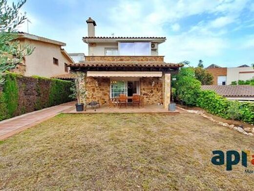 Luxury House for sale in Vilassar de Dalt, 695 000 €, Photo 1
