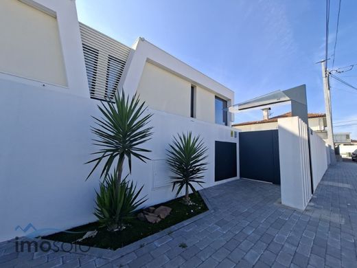 Luxury House for sale in Santa Maria Da Feira, 497 500 €, Photo 2