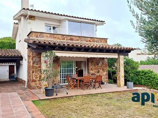 Luxury House for sale in Vilassar de Dalt, 695 000 €, Photo 2