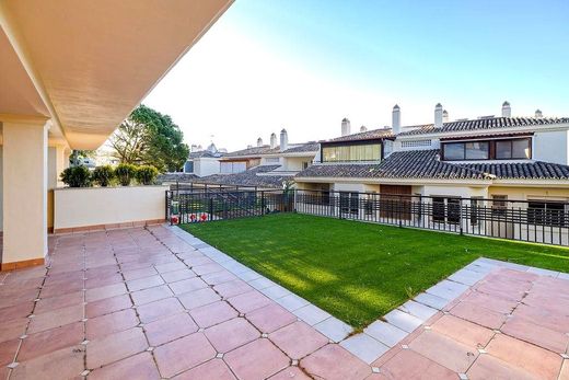 Luxury Apartment for sale in Marbella, 899 000 €, Photo 1