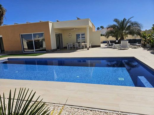 Maison de luxe à vendre à Torrevieja, 775 000 €, Photo 1