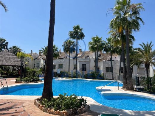 Maison de luxe à vendre à Marbella, 1 350 000 €, Photo 1