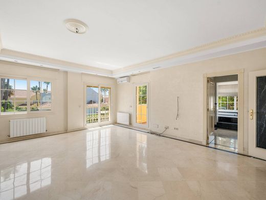 Luxury House for sale in Marbella, 2 600 000 €, Photo 3