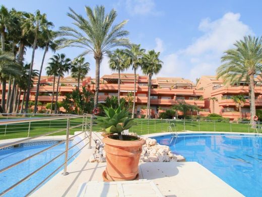 Luxury House for sale in Marbella, 1 500 000 €, Photo 1
