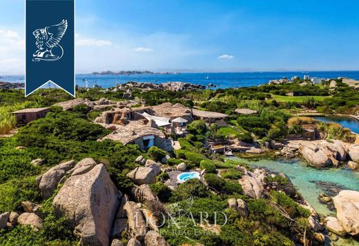 Luxury House for sale in Santa Teresa Gallura, 18 000 000 €, Photo 1
