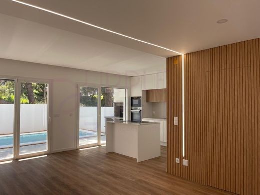 Luxury House for sale in Seixal, 490 000 €, Photo 1