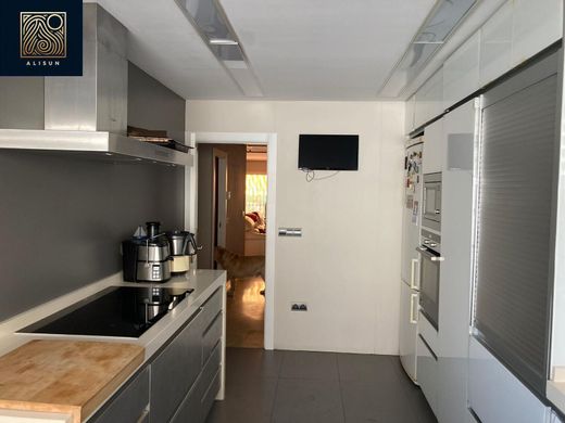 Maison de luxe à vendre à Alicante, 824 000 €, Photo 7