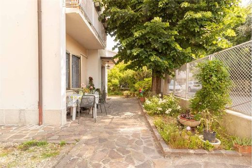 Maison de luxe à vendre à Modena, 420 000 €, Photo 3