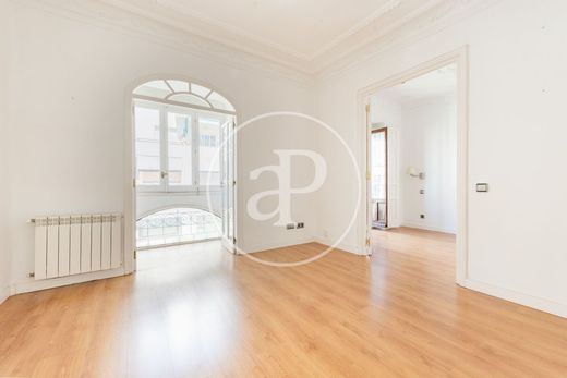 Luxury Apartment for sale in Madrid, 1 310 000 €, Photo 1