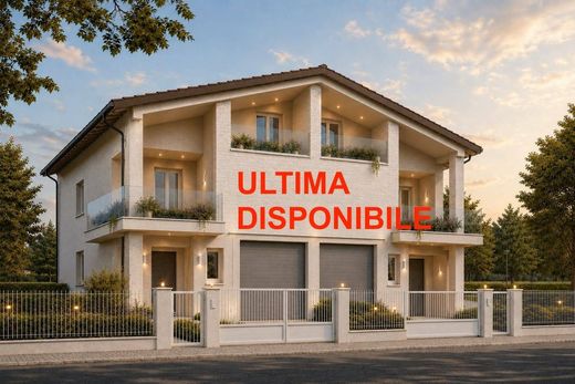 Luxury House for sale in Carpi Centro, 635 000 €, Photo 1