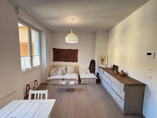 Luxury Apartment for sale in Milan, 400 000 €, Photo 2