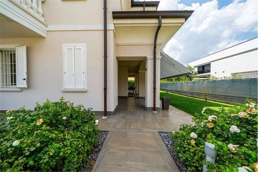 Luxury House for sale in Carpi Centro, 675 000 €, Photo 2