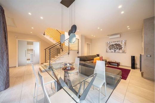 Luxury House for sale in Carpi Centro, 675 000 €, Photo 5