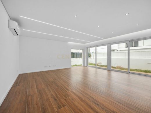 Maison de luxe à vendre à Charneca de Caparica, 850 000 €, Photo 2