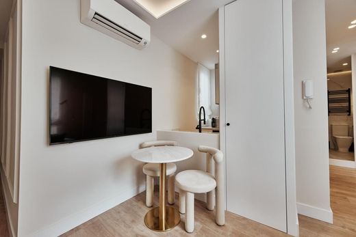 Luxury Apartment for sale in Madrid, 729 000 €, Photo 2