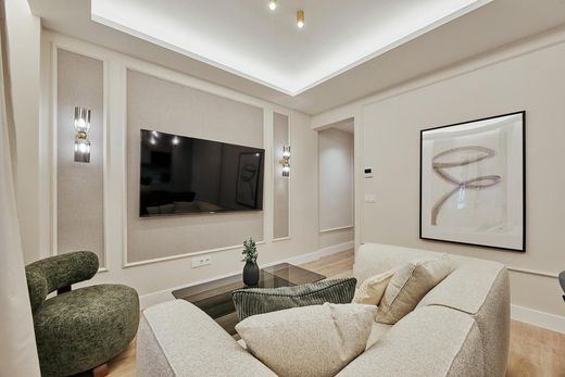 Luxury Apartment for sale in Madrid, 1 169 000 €, Photo 2
