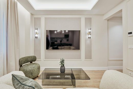 Luxury Apartment for sale in Madrid, 1 169 000 €, Photo 3