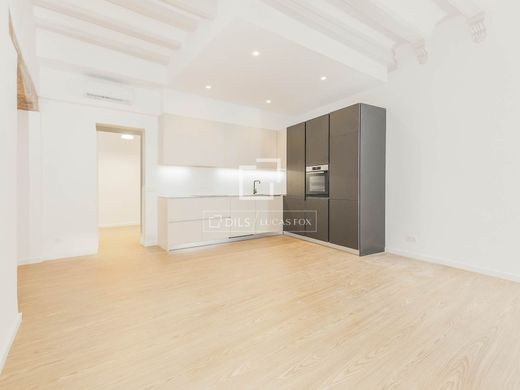 Luxury Apartment for sale in Barcelona, 625 000 €, Photo 3