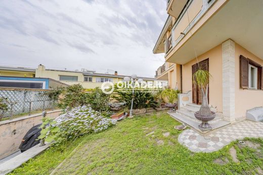 Maison de luxe à vendre à Quartu Sant Elena, 800 000 €, Photo 2